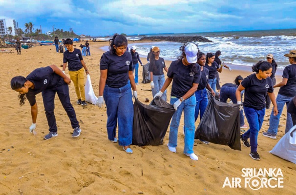 SEVA VANITHA UNIT OF SLAF BASE KATUNAYAKE CONDUCTS BEACH CLEANUP PROGRAMME AT BROWNS BEACH