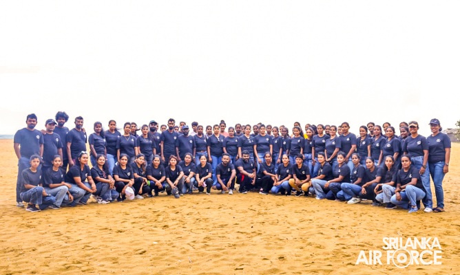 SEVA VANITHA UNIT OF SLAF BASE KATUNAYAKE CONDUCTS BEACH CLEANUP PROGRAMME AT BROWNS BEACH