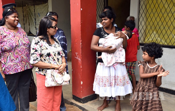 SLAF Seva Vanitha Unit Distributes Flood Relief Goods