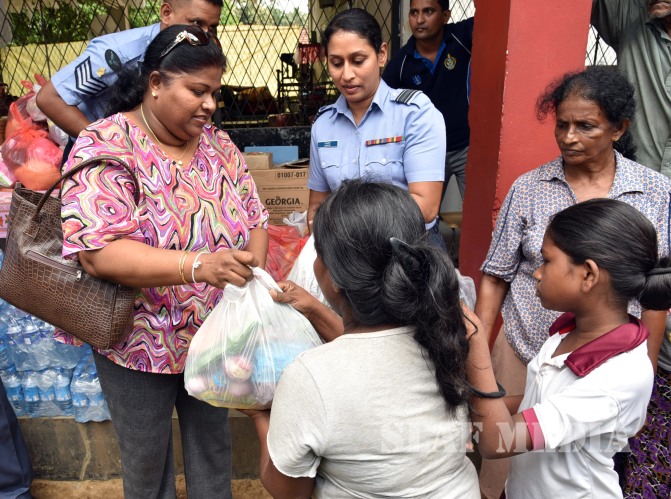 SLAF Seva Vanitha Unit Distributes Flood Relief Goods