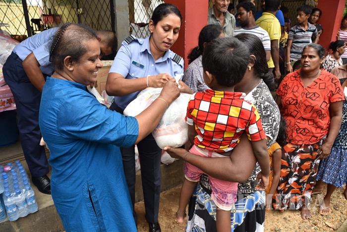 SLAF Seva Vanitha Unit Distributes Flood Relief Goods