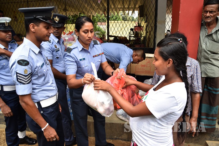 SLAF Seva Vanitha Unit Distributes Flood Relief Goods
