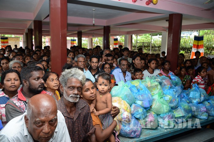 SLAF Seva Vanitha Unit Distributes Flood Relief Goods
