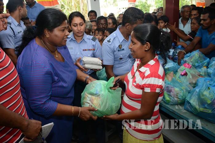 SLAF Seva Vanitha Unit Distributes Flood Relief Goods