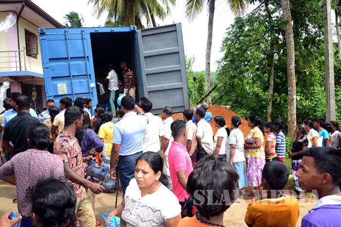 SLAF Seva Vanitha Unit Distributes Flood Relief Goods