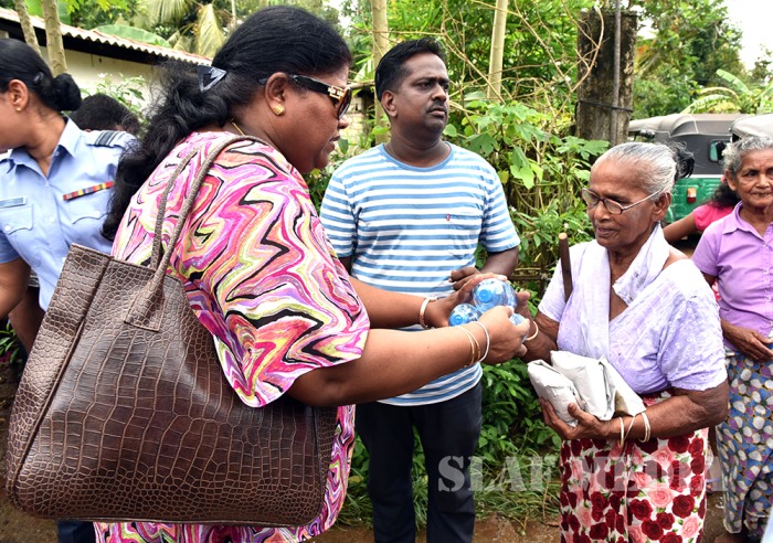 SLAF Seva Vanitha Unit Distributes Flood Relief Goods