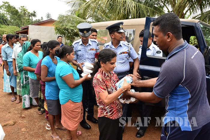 SLAF Seva Vanitha Unit Distributes Flood Relief Goods