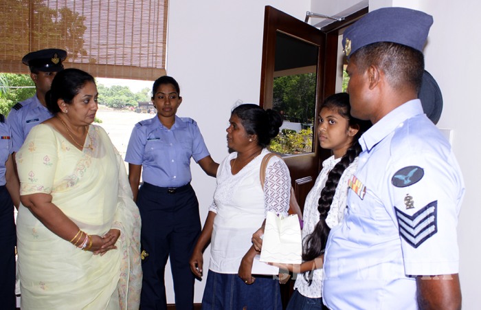 Seva Vanitha Chairperson Assists To SLAF Needy Personnel