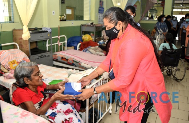 SLAF Seva Vanitha Visits Victoria Home, Rajagiriya
