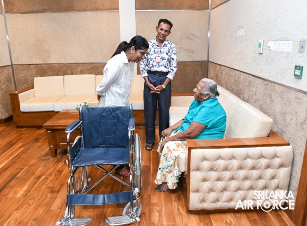 SLAF SEVA VANITHA UNIT DONATES WHEEL CHAIRS TO DESERVING FAMILY MEMBERS OF SERVICE AND KIA PERSONNEL