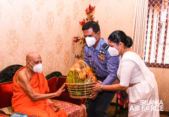 SRI
LANKA AIR FORCE HOSTS SOLEMN ANNUAL ALMSGIVING CEREMONY TO HONOUR FALLEN
HEROES AND SERVING MEMBERS