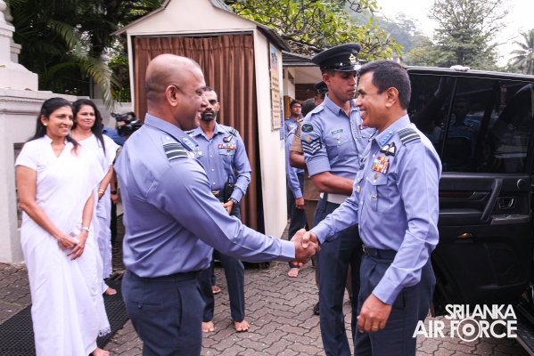 SRI
LANKA AIR FORCE HOSTS SOLEMN ANNUAL ALMSGIVING CEREMONY TO HONOUR FALLEN
HEROES AND SERVING MEMBERS