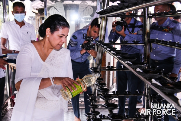 SRI
LANKA AIR FORCE HOSTS SOLEMN ANNUAL ALMSGIVING CEREMONY TO HONOUR FALLEN
HEROES AND SERVING MEMBERS