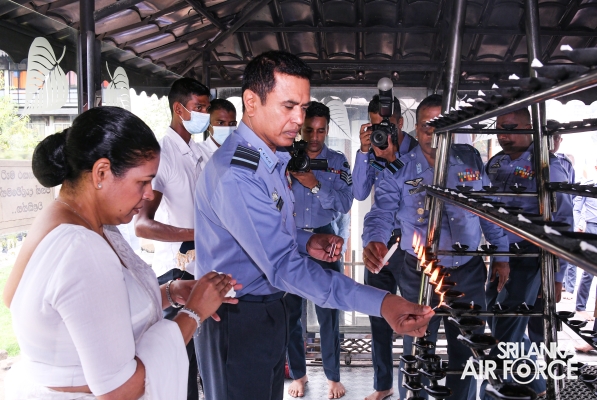 SRI
LANKA AIR FORCE HOSTS SOLEMN ANNUAL ALMSGIVING CEREMONY TO HONOUR FALLEN
HEROES AND SERVING MEMBERS