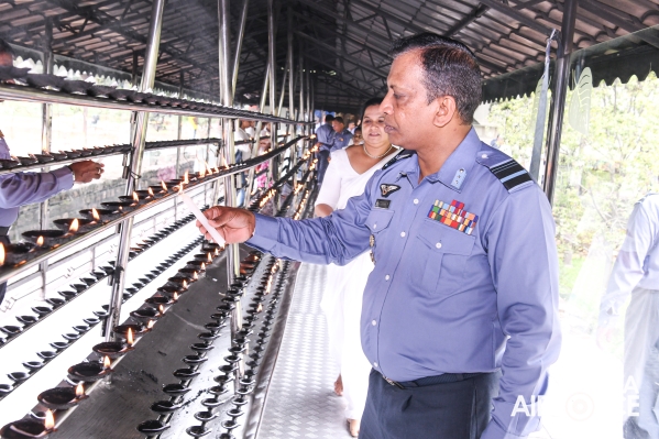 SRI
LANKA AIR FORCE HOSTS SOLEMN ANNUAL ALMSGIVING CEREMONY TO HONOUR FALLEN
HEROES AND SERVING MEMBERS