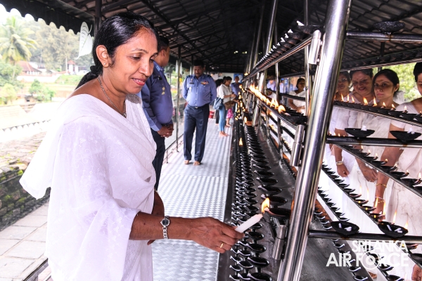 SRI
LANKA AIR FORCE HOSTS SOLEMN ANNUAL ALMSGIVING CEREMONY TO HONOUR FALLEN
HEROES AND SERVING MEMBERS