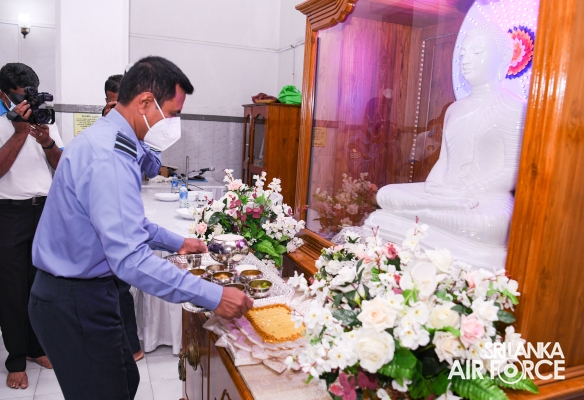 SRI
LANKA AIR FORCE HOSTS SOLEMN ANNUAL ALMSGIVING CEREMONY TO HONOUR FALLEN
HEROES AND SERVING MEMBERS