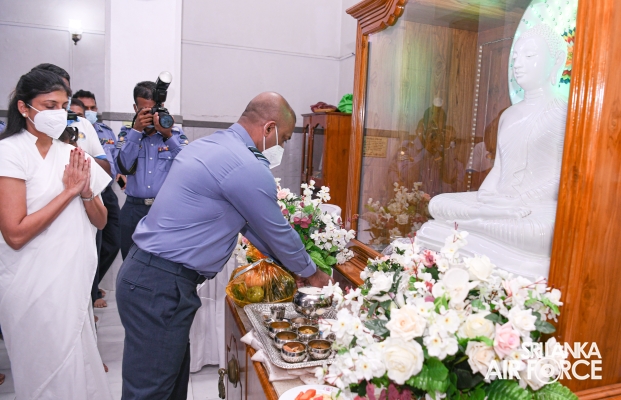 SRI
LANKA AIR FORCE HOSTS SOLEMN ANNUAL ALMSGIVING CEREMONY TO HONOUR FALLEN
HEROES AND SERVING MEMBERS