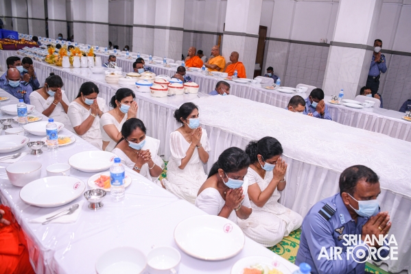 SRI
LANKA AIR FORCE HOSTS SOLEMN ANNUAL ALMSGIVING CEREMONY TO HONOUR FALLEN
HEROES AND SERVING MEMBERS