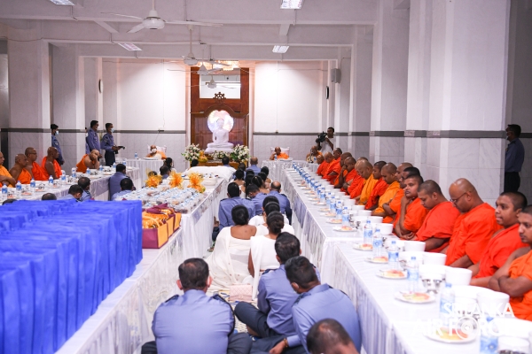 SRI
LANKA AIR FORCE HOSTS SOLEMN ANNUAL ALMSGIVING CEREMONY TO HONOUR FALLEN
HEROES AND SERVING MEMBERS