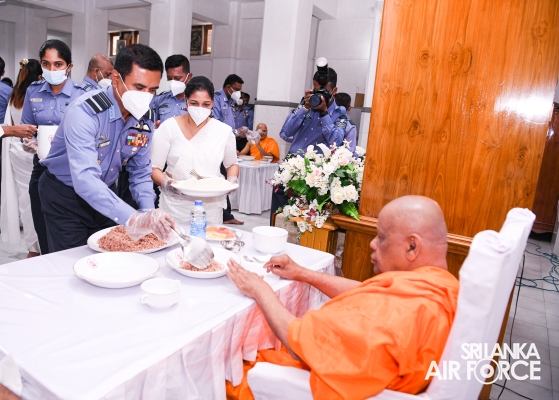 SRI
LANKA AIR FORCE HOSTS SOLEMN ANNUAL ALMSGIVING CEREMONY TO HONOUR FALLEN
HEROES AND SERVING MEMBERS