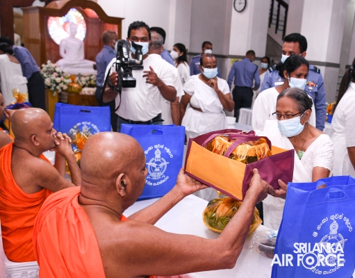 SRI
LANKA AIR FORCE HOSTS SOLEMN ANNUAL ALMSGIVING CEREMONY TO HONOUR FALLEN
HEROES AND SERVING MEMBERS