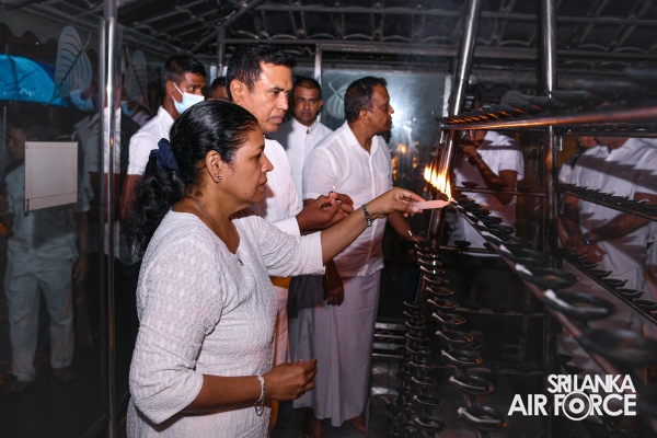 SRI
LANKA AIR FORCE HOSTS SOLEMN ANNUAL ALMSGIVING CEREMONY TO HONOUR FALLEN
HEROES AND SERVING MEMBERS