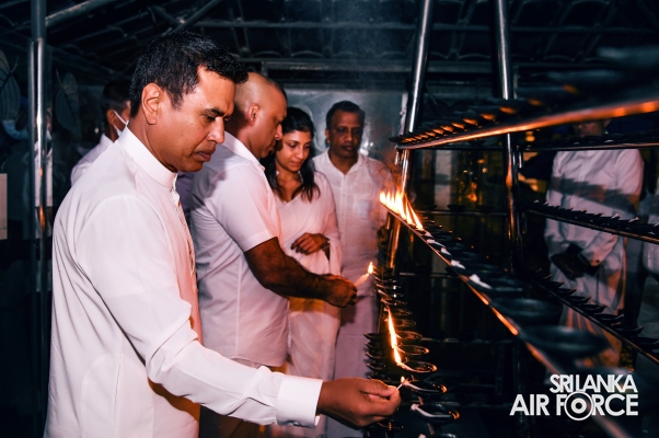 SRI
LANKA AIR FORCE HOSTS SOLEMN ANNUAL ALMSGIVING CEREMONY TO HONOUR FALLEN
HEROES AND SERVING MEMBERS