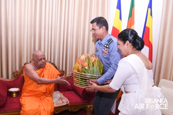 SRI
LANKA AIR FORCE HOSTS SOLEMN ANNUAL ALMSGIVING CEREMONY TO HONOUR FALLEN
HEROES AND SERVING MEMBERS