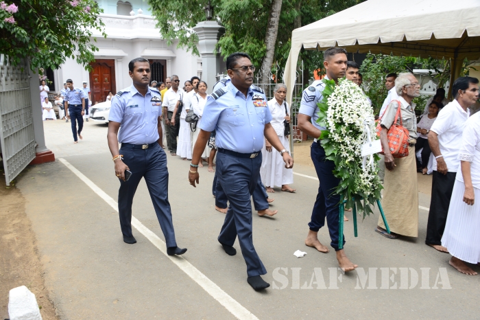 The Commander Pays His Last Respects to the Late Bellanwila Wimalarathana Thero
