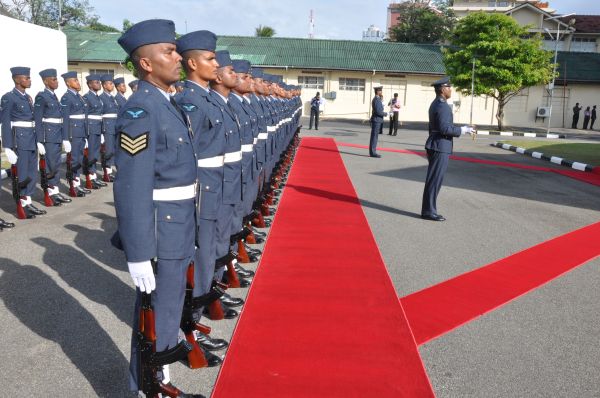 නව පොලිස්පති
ගුවන් හමුදාධිපති හමුවෙයි