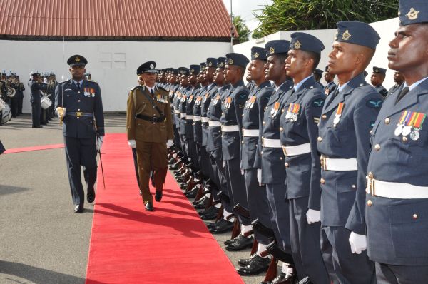 නව පොලිස්පති
ගුවන් හමුදාධිපති හමුවෙයි