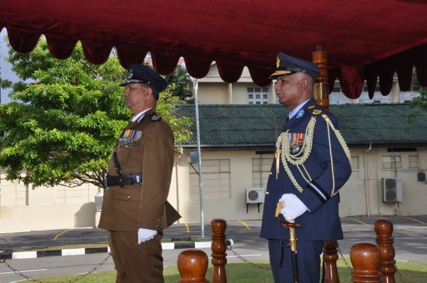 නව පොලිස්පති
ගුවන් හමුදාධිපති හමුවෙයි