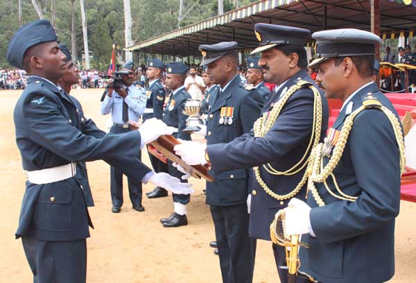 The SLAF Strengthens its
Cadre The SLAF Strengthens its Cadre