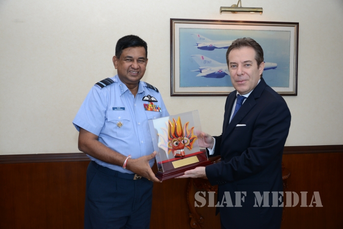 Turkish
Ambassador Calls on Commander