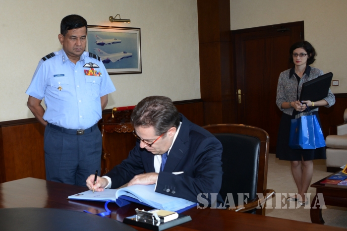 Turkish
Ambassador Calls on Commander