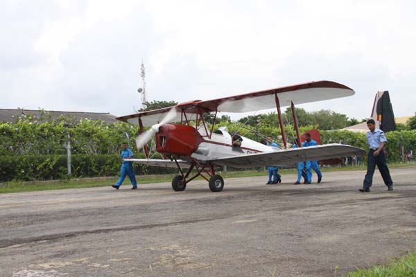The Tiger Moth and Chipmunk Take to the Skies This Saturday