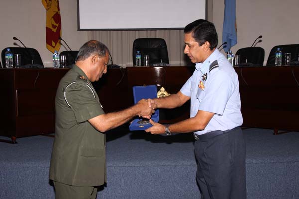 Student Officers of the Tri-Services Briefed on Air Operations Student Officers of the Tri-Services Briefed on Air Operations