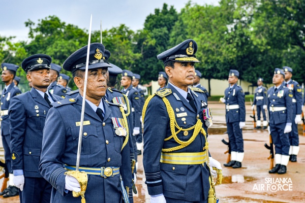 COMMANDER’S INSPECTION AT SLAF TRADE TRAINING SCHOOL EKALA