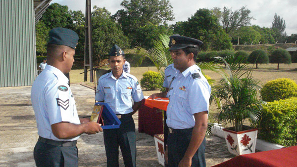 නියමුවන් රහිත
බලඝණය දෙවන සංවත්සරය සමරයි නියමුවන් රහිත බලඝණය දෙවන සංවත්සරය සමරයි