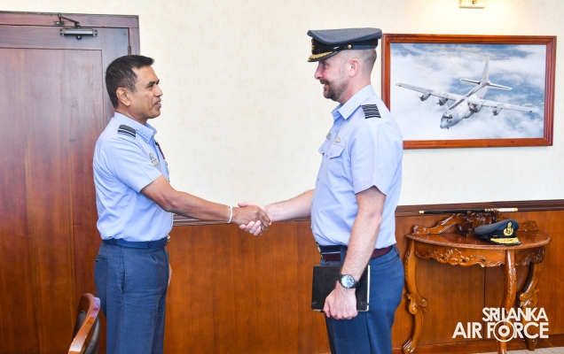 COMMANDANT
CENTRAL FLYING SCHOOL IN THE ROYAL AIR FORCE CALLS ON THE COMMANDER