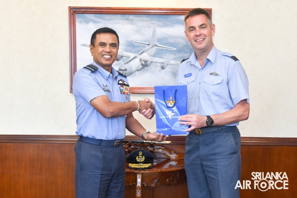 COMMANDANT
CENTRAL FLYING SCHOOL IN THE ROYAL AIR FORCE CALLS ON THE COMMANDER