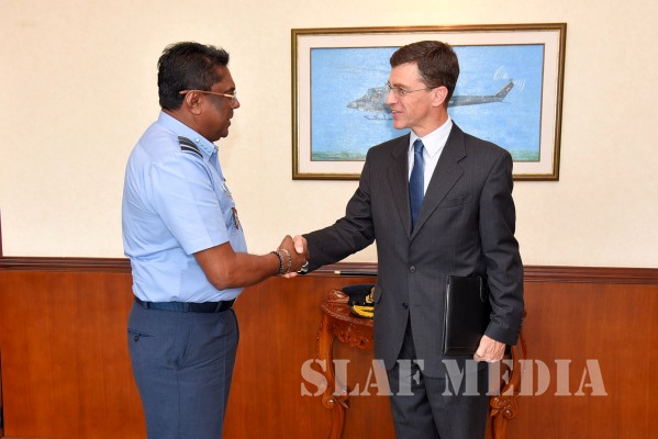 British High Commissioner Calls on Commander