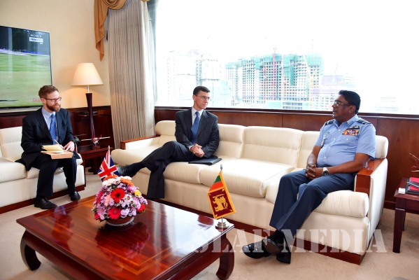British High Commissioner Calls on Commander