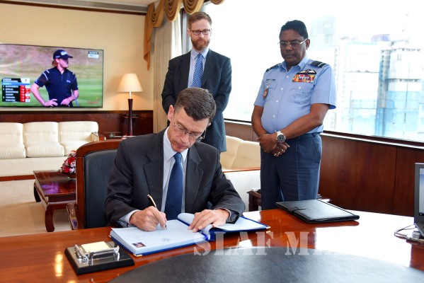 British High Commissioner Calls on Commander