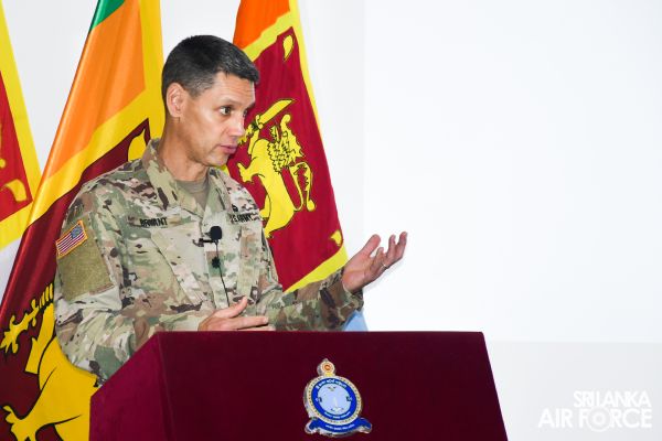 US DEFENCE MEMBERS CONDUCT A KNOWLEDGE-SHARING SESSION FOR SLAF AND SL NAVY OFFICERS