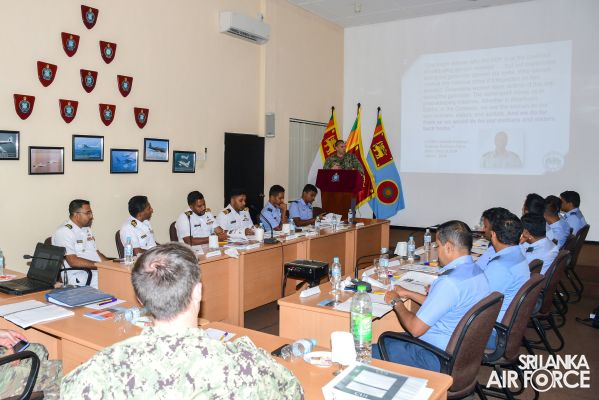 US DEFENCE MEMBERS CONDUCT A KNOWLEDGE-SHARING SESSION FOR SLAF AND SL NAVY OFFICERS