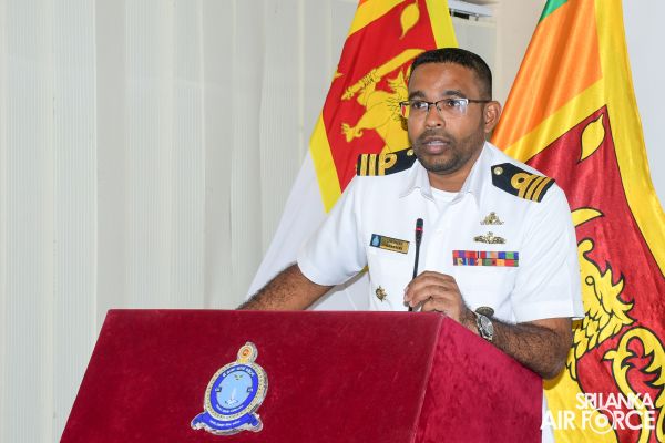 US DEFENCE MEMBERS CONDUCT A KNOWLEDGE-SHARING SESSION FOR SLAF AND SL NAVY OFFICERS