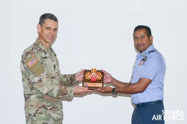 US DEFENCE MEMBERS CONDUCT A KNOWLEDGE-SHARING SESSION FOR SLAF AND SL NAVY OFFICERS