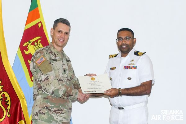 US DEFENCE MEMBERS CONDUCT A KNOWLEDGE-SHARING SESSION FOR SLAF AND SL NAVY OFFICERS